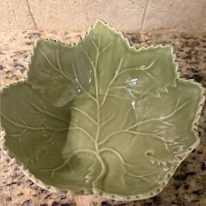 Olfaire Portugal Decorative Art  Maple Leaf Dish Bowl Light Green Taupe 7"